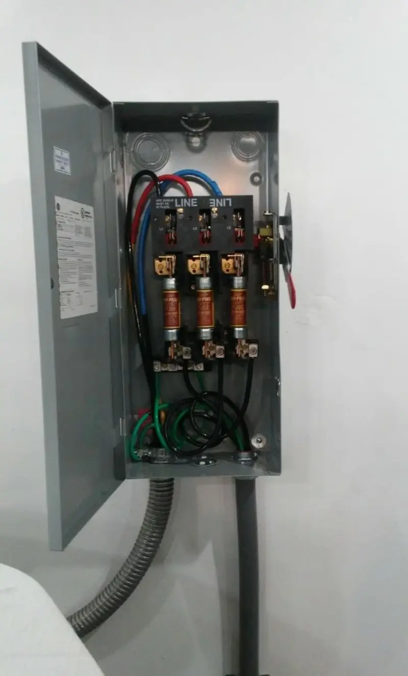 Three-phase disconnect switch installed for Smoke Detector Installation in Dallastown